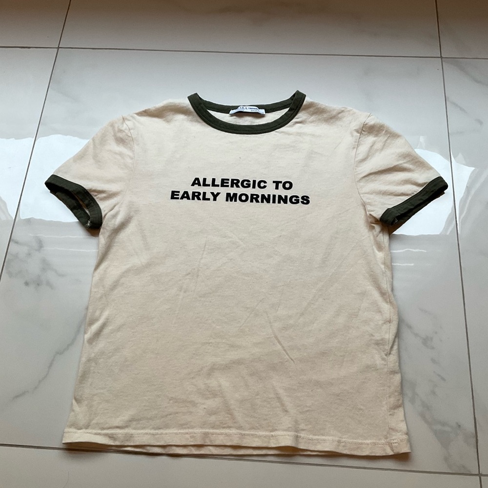 Small Zara beige top.